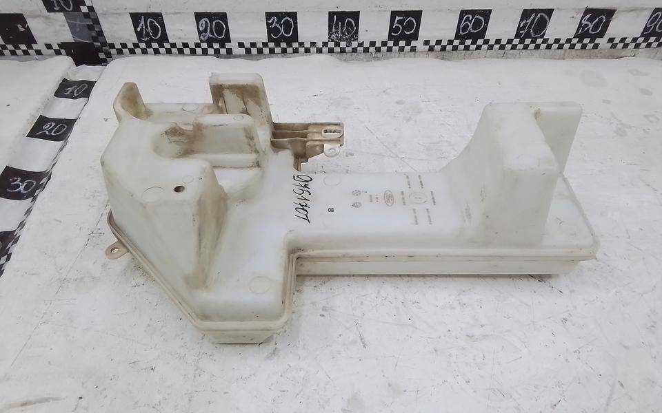 Бачок омывателя лобового стекла