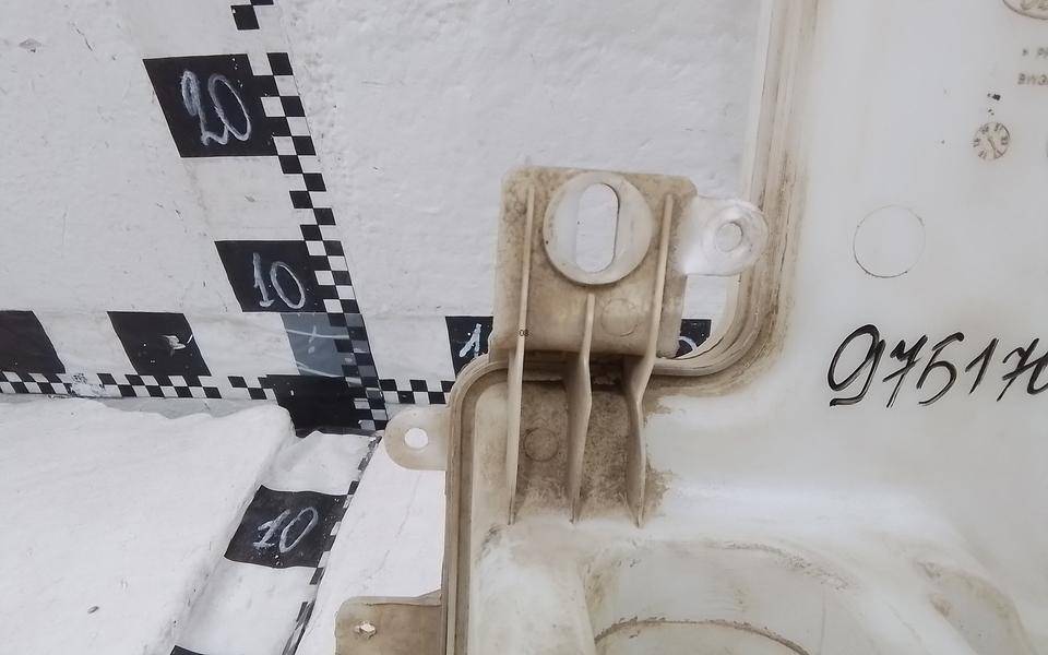 Бачок омывателя лобового стекла