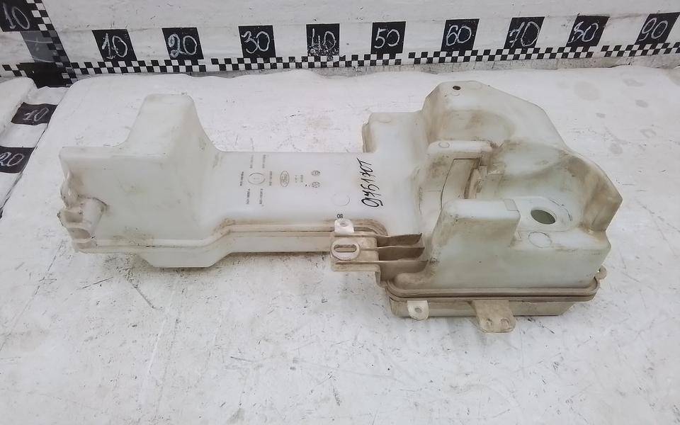 Бачок омывателя лобового стекла