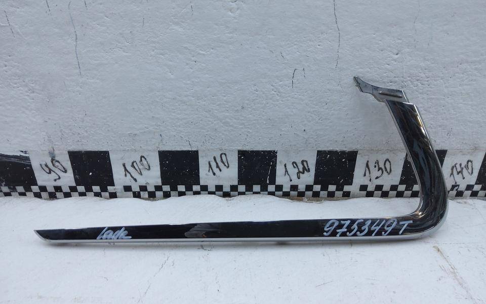 Молдинг переднего бампера левый