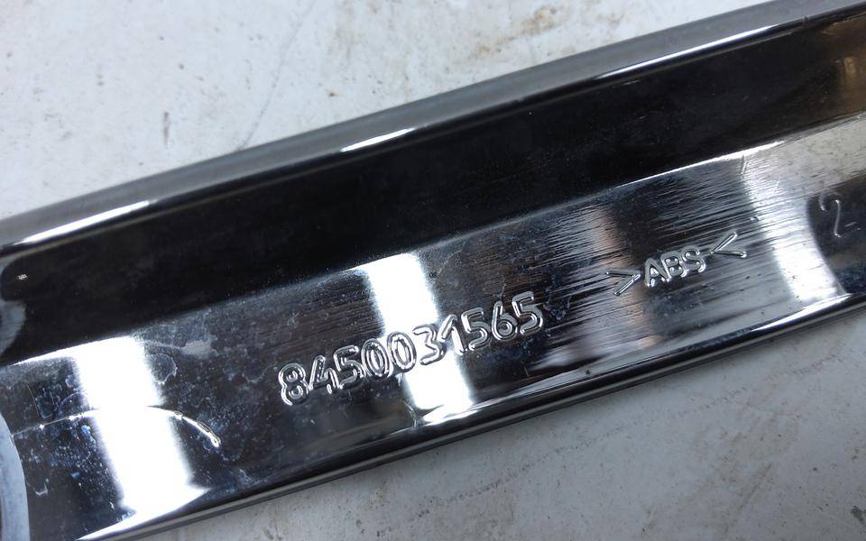 Молдинг переднего бампера левый