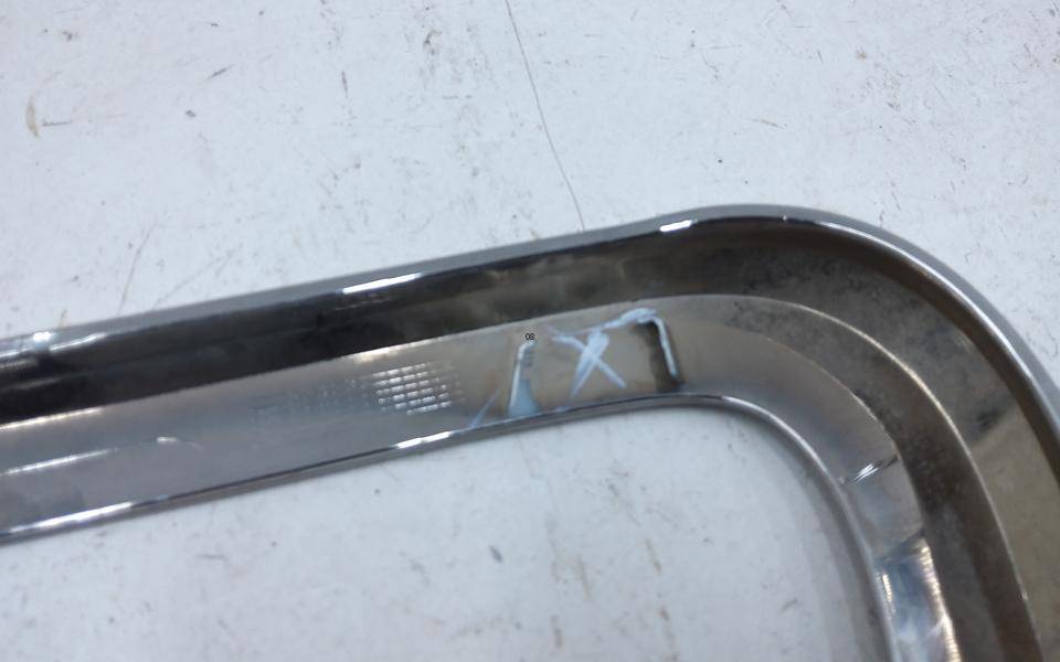 Молдинг переднего бампера левый