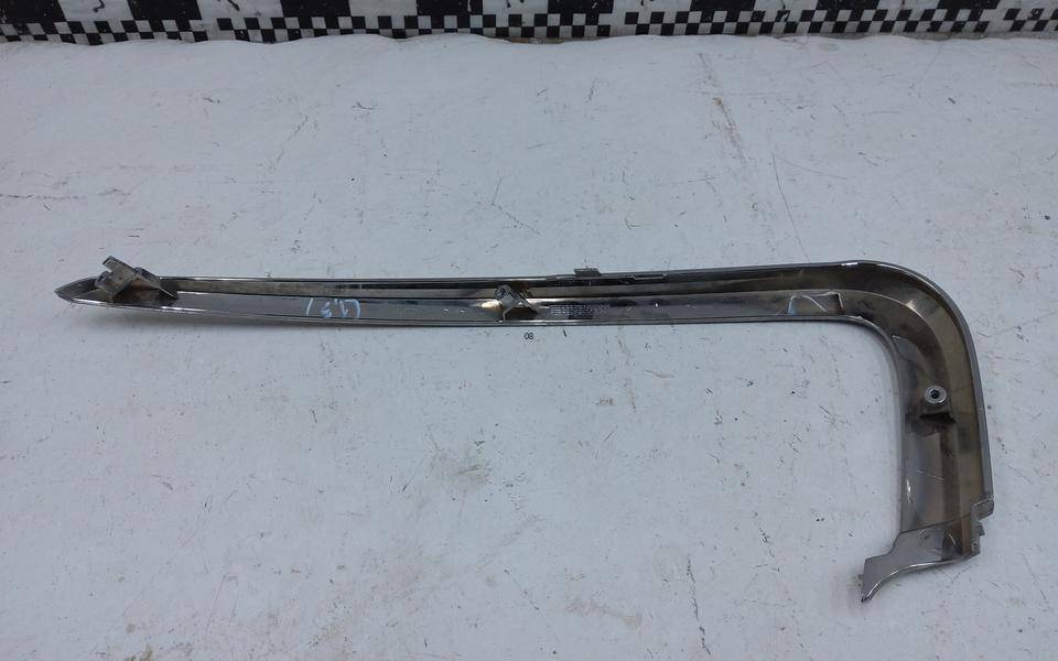 Молдинг переднего бампера левый