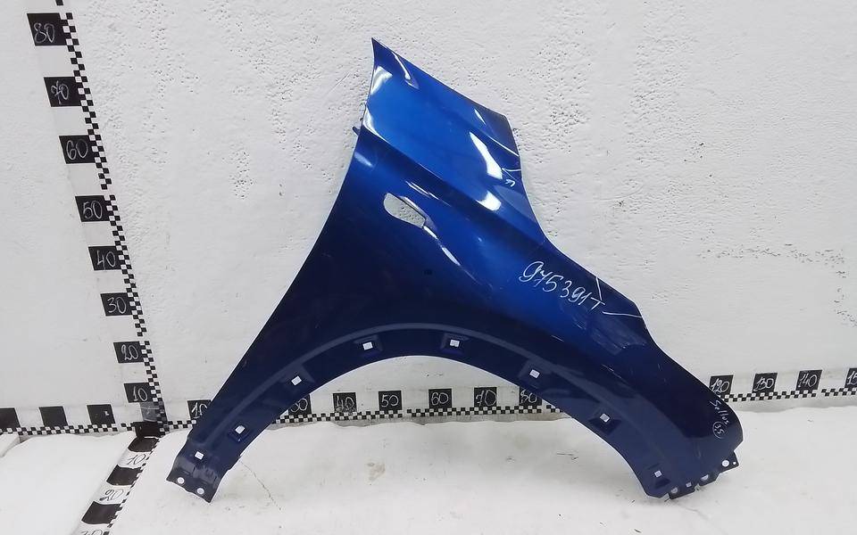 Крыло переднее правое