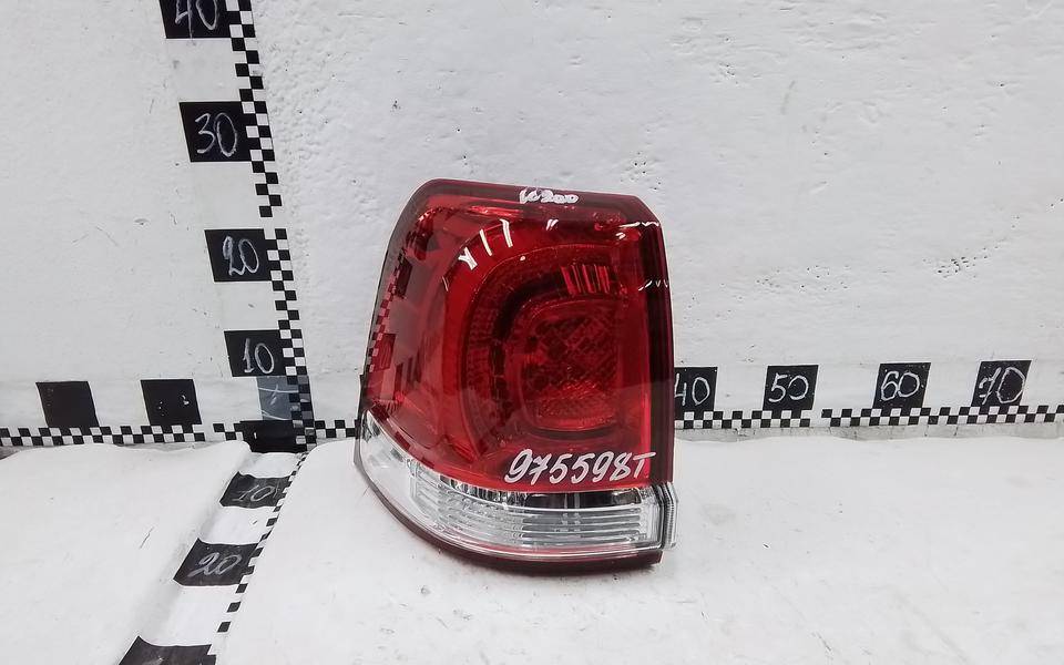 Фонарь задний наружный левый