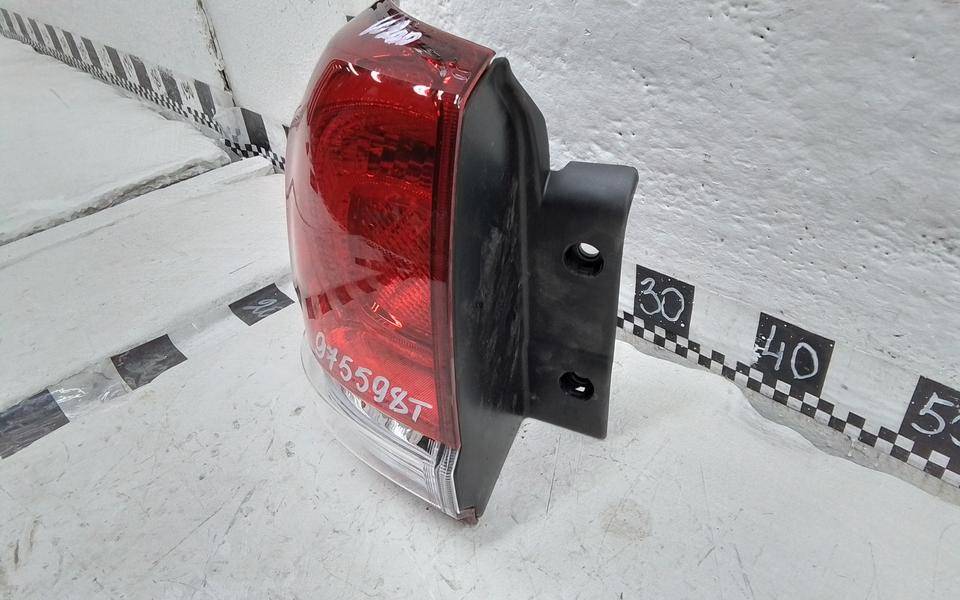 Фонарь задний наружный левый