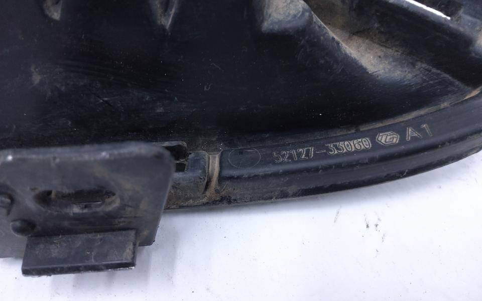 Заглушка бампера правая