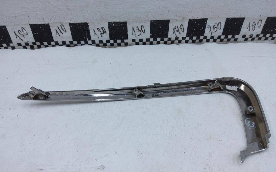 Молдинг переднего бампера левый