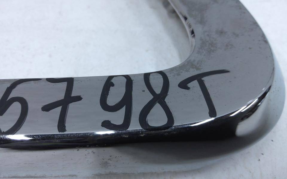 Молдинг переднего бампера левый