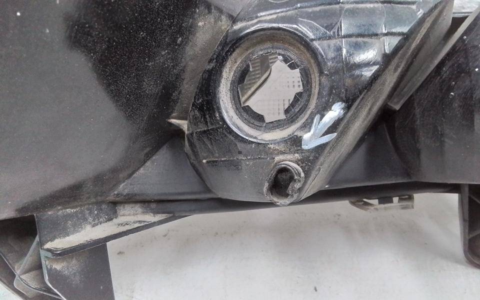 Фара противотуманная левая