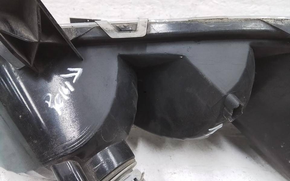 Фара противотуманная левая