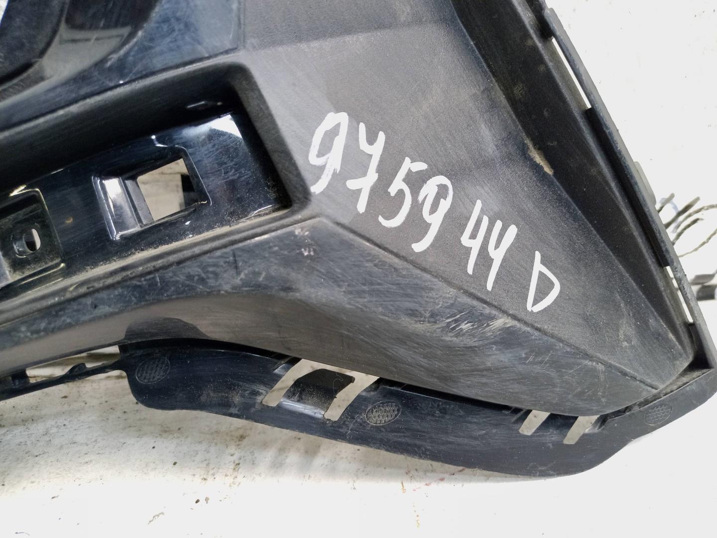 Рамка противотуманной фары правой