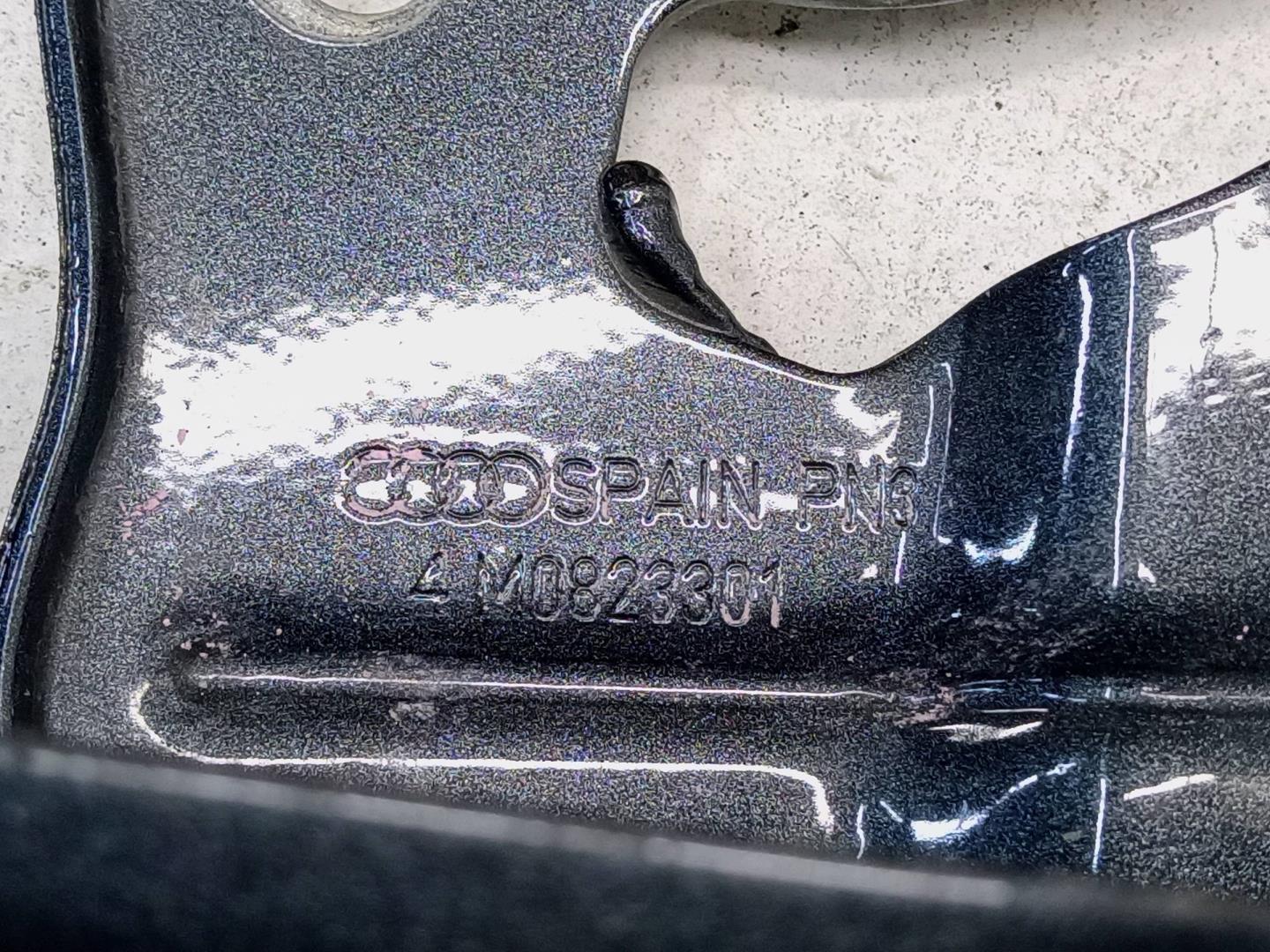 Петля капота левая