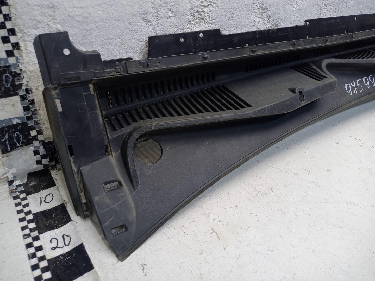 Решетка стеклоочистителей (Жабо)