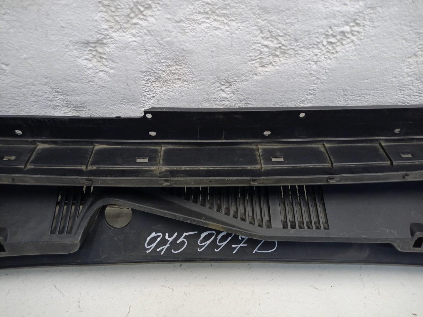 Решетка стеклоочистителей (Жабо)