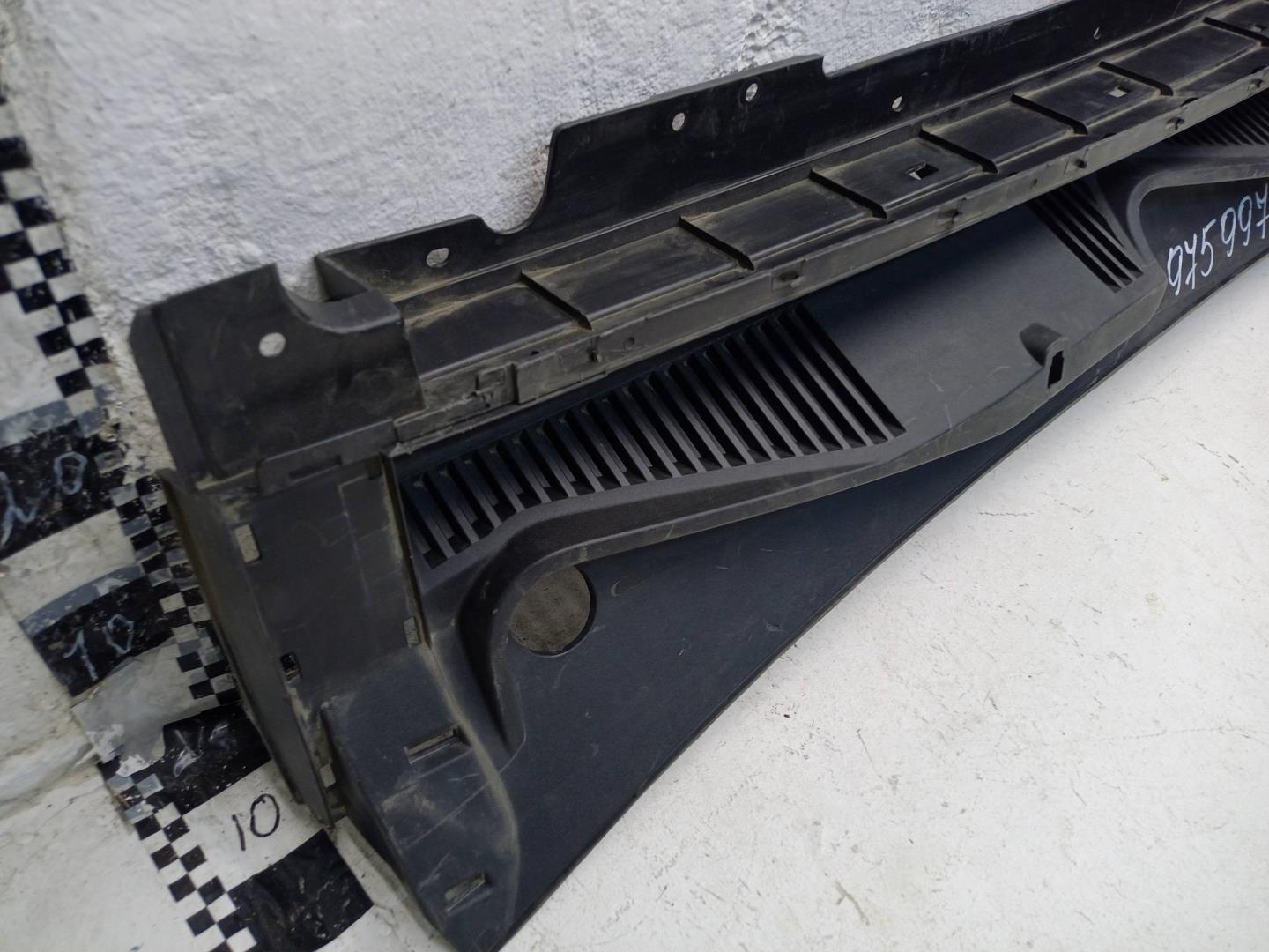 Решетка стеклоочистителей (Жабо)