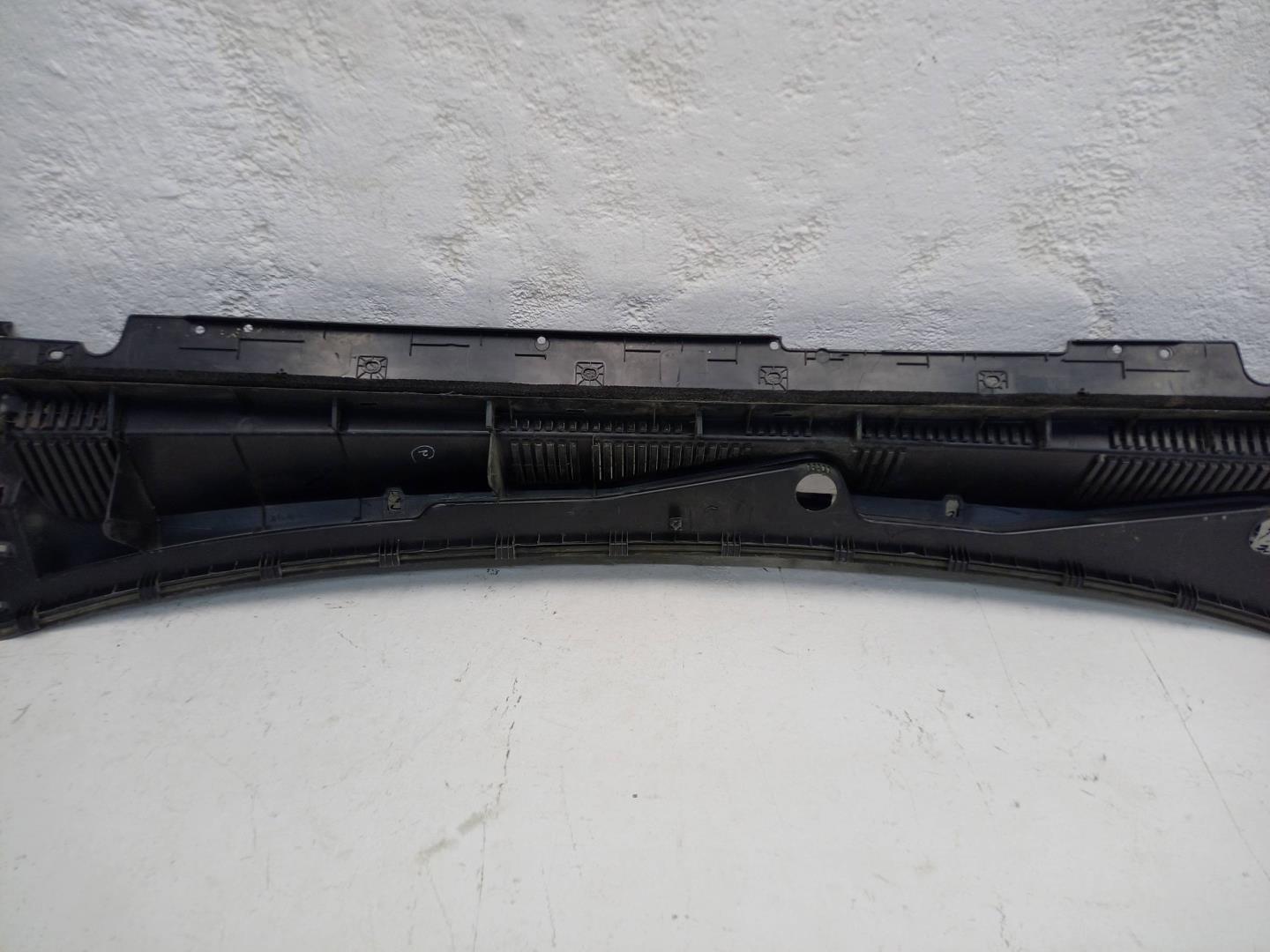 Решетка стеклоочистителей (Жабо)