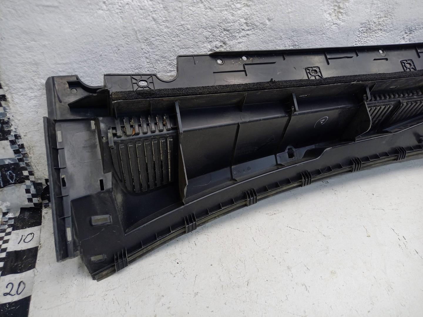 Решетка стеклоочистителей (Жабо)