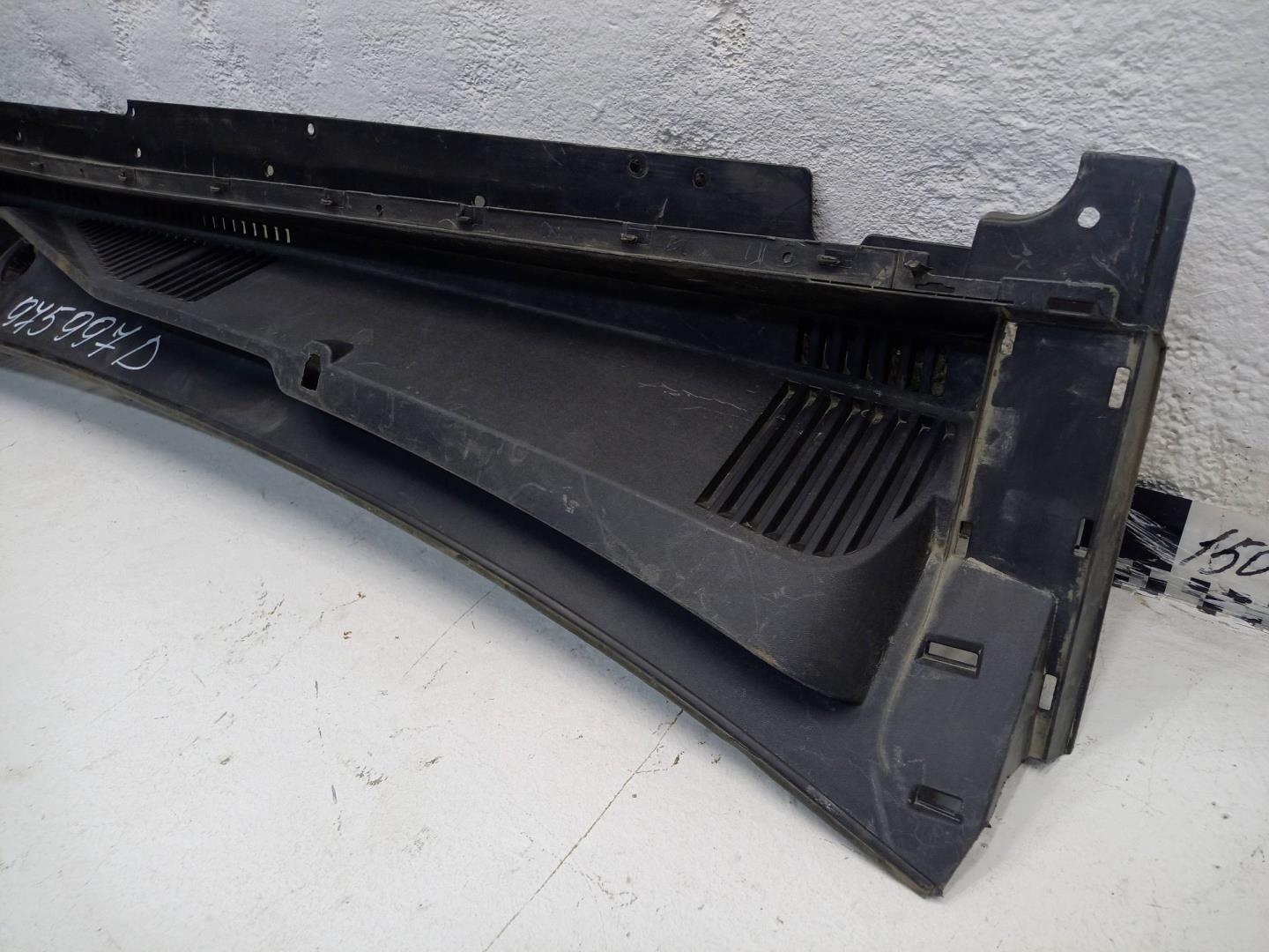 Решетка стеклоочистителей (Жабо)