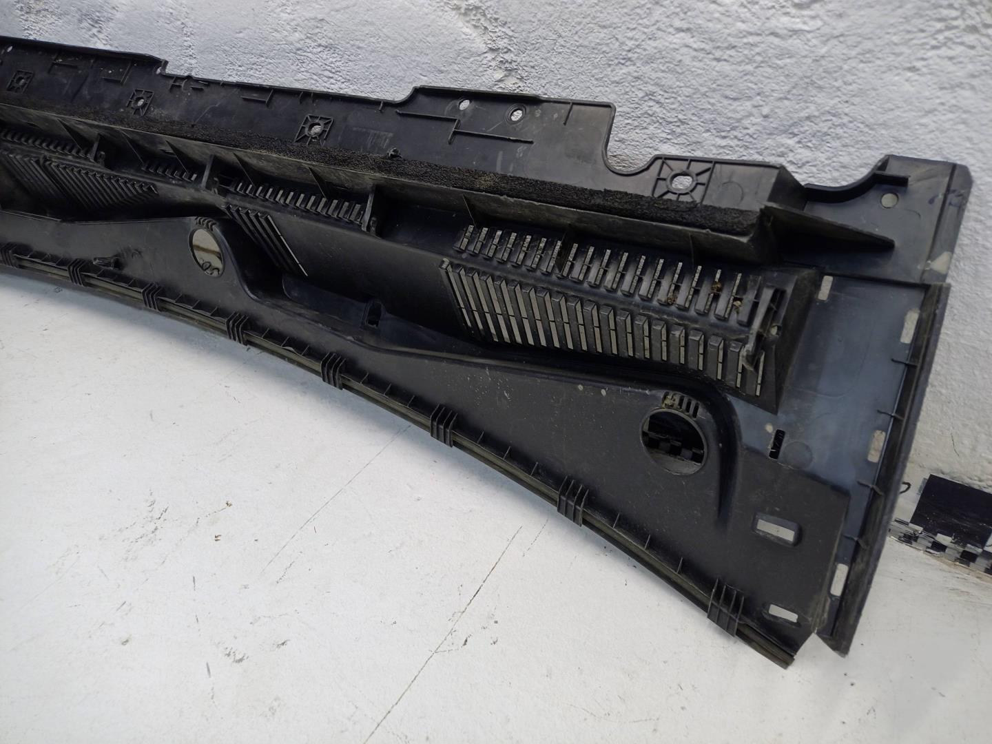 Решетка стеклоочистителей (Жабо)