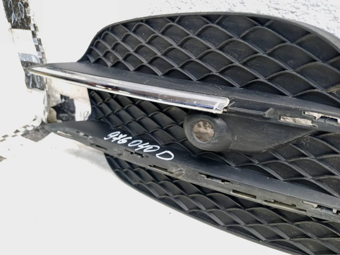 Решетка в бампер левая