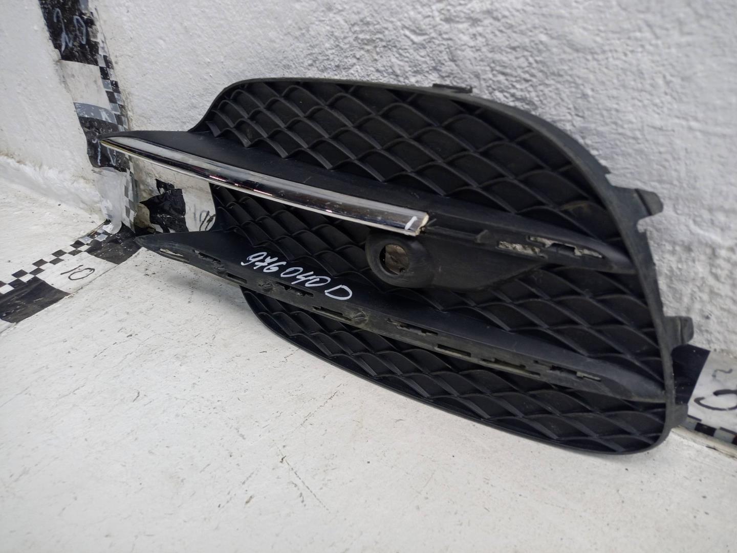 Решетка в бампер левая