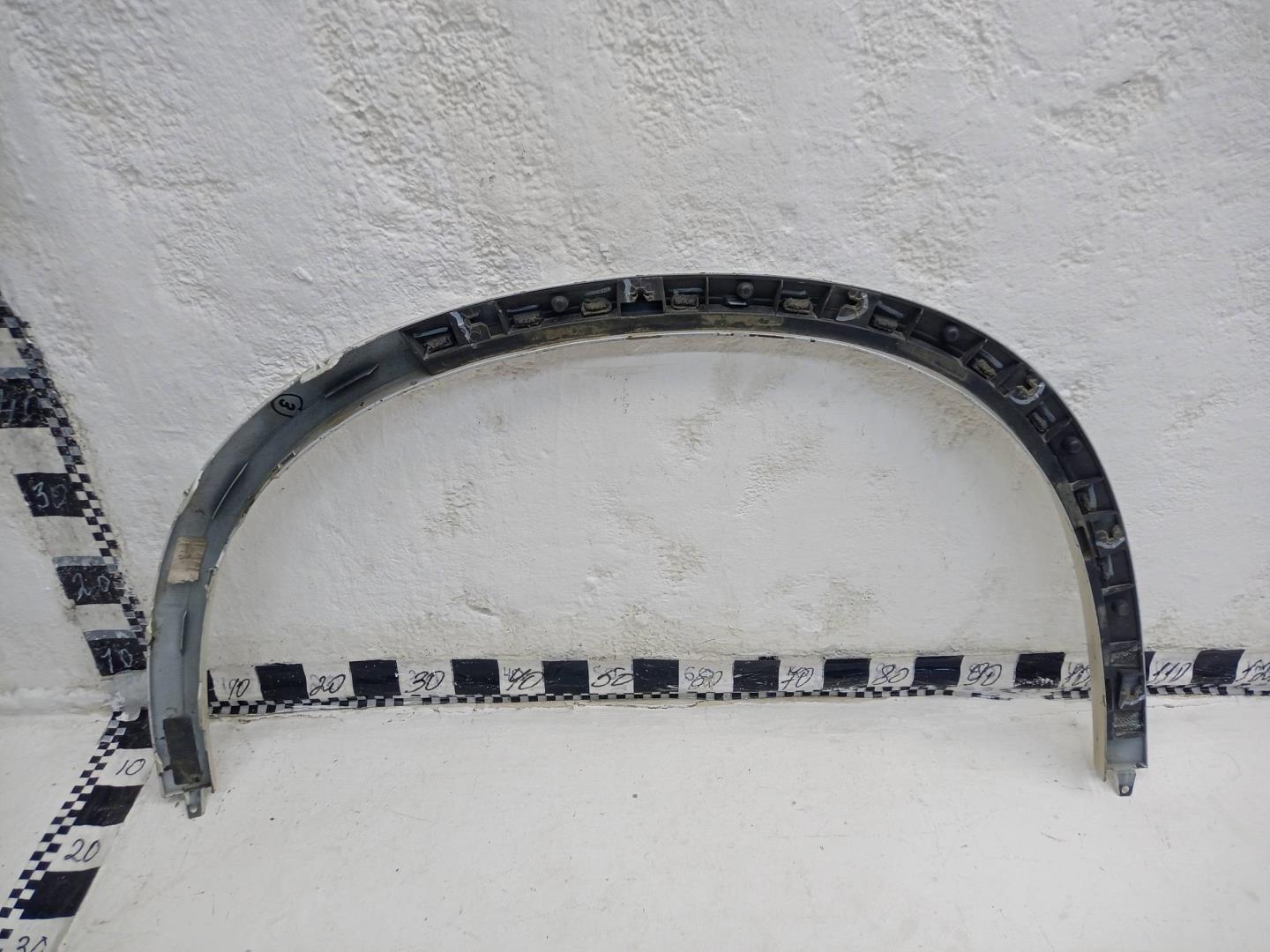 Накладка переднего крыла правого