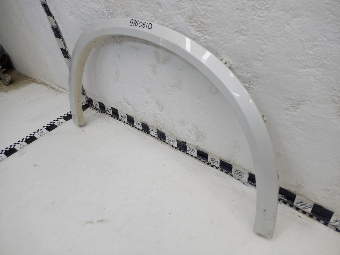 Накладка переднего крыла правого