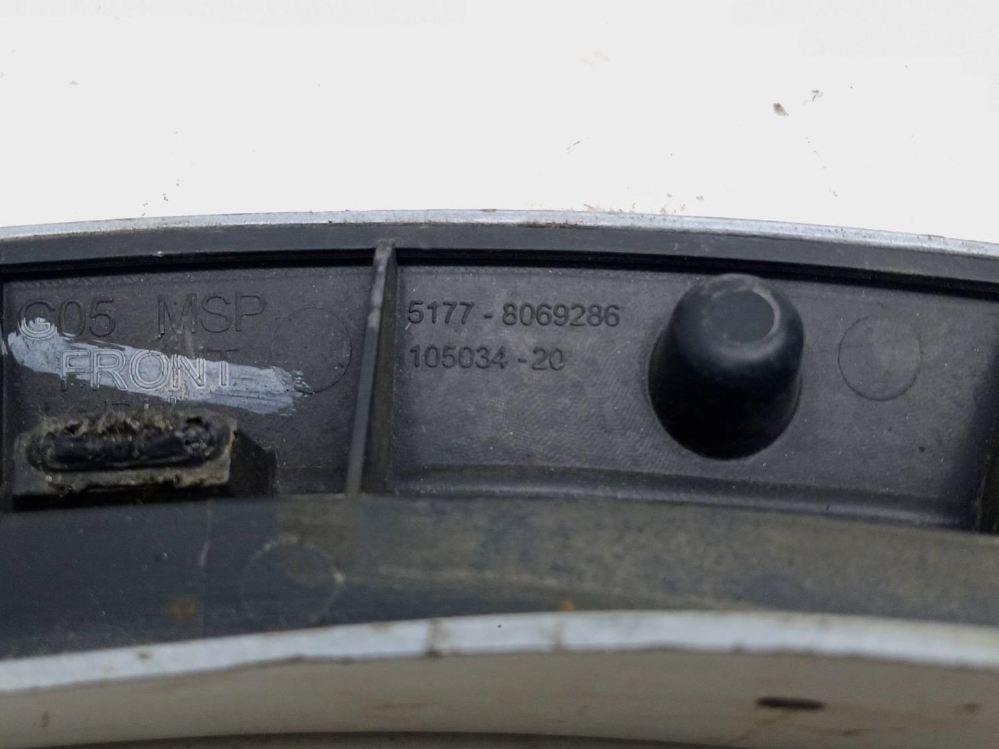 Накладка переднего крыла правого