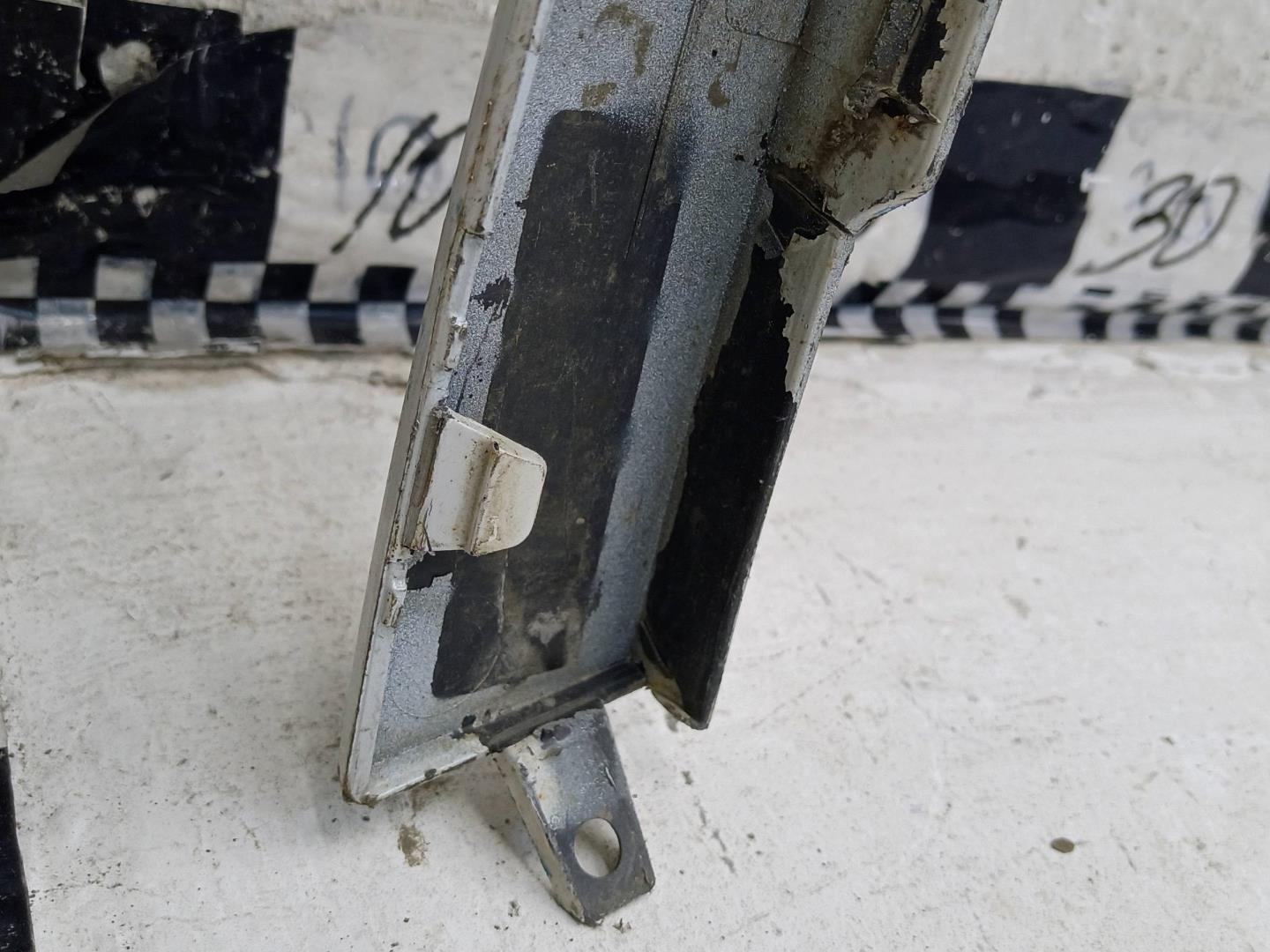 Накладка переднего крыла правого