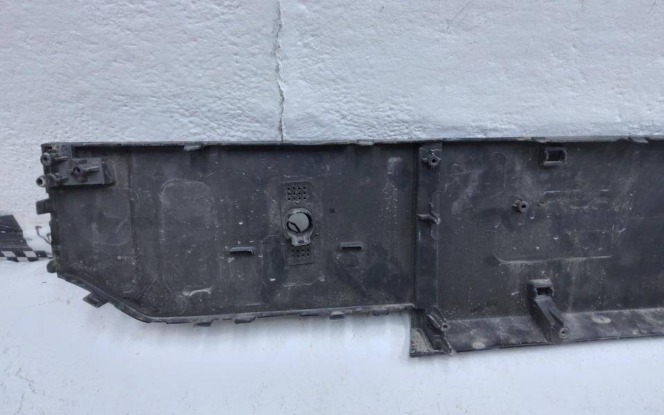 Накладка переднего бампера под номер