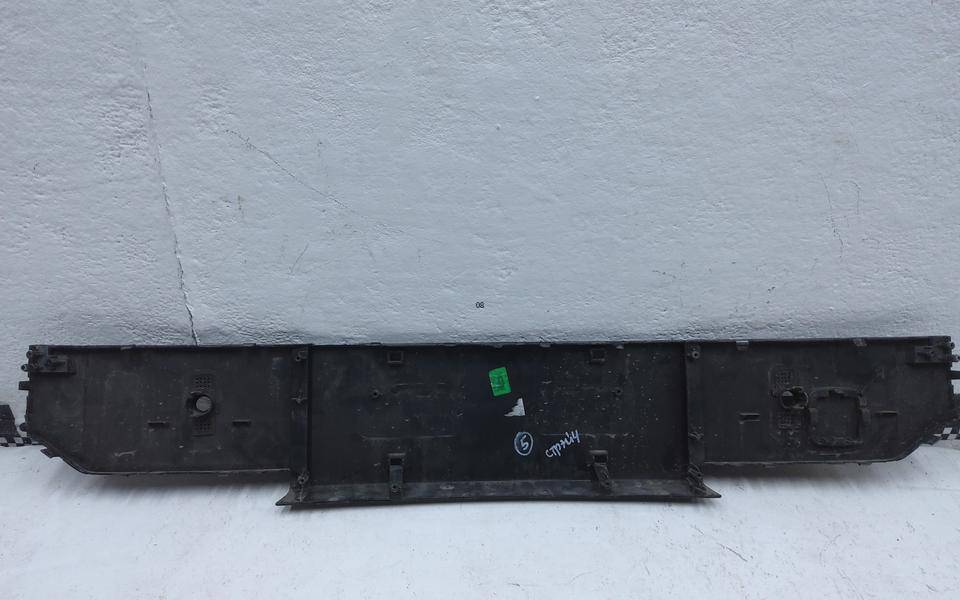 Накладка переднего бампера под номер