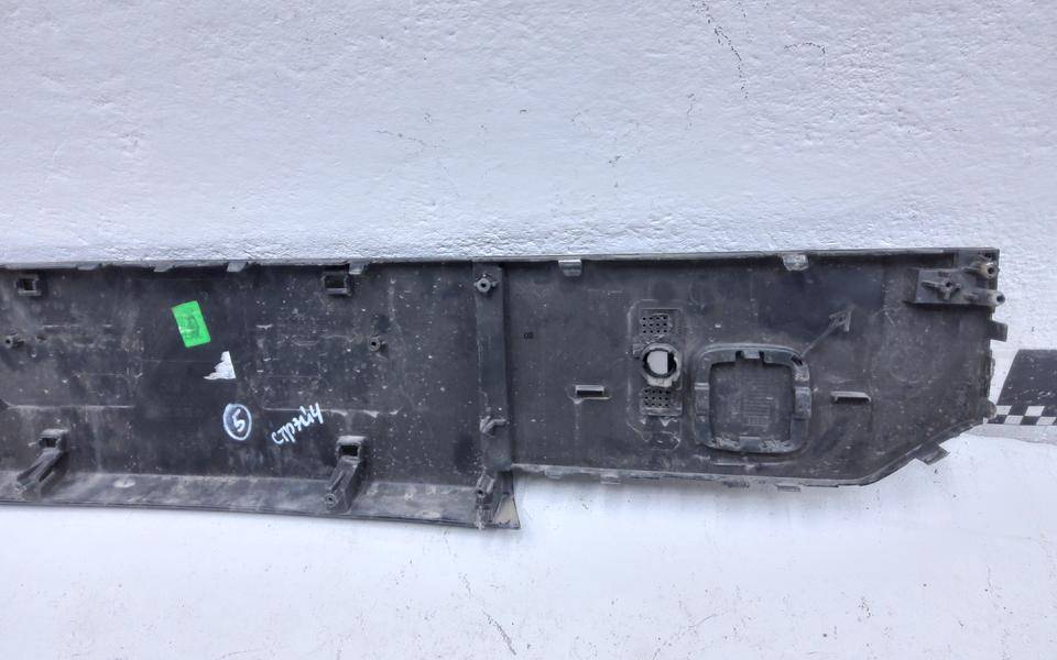 Накладка переднего бампера под номер