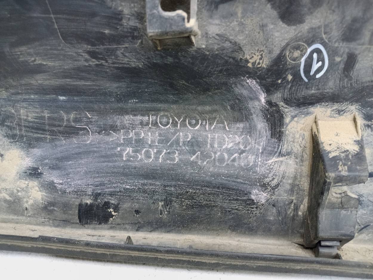 Накладка двери передней правой
