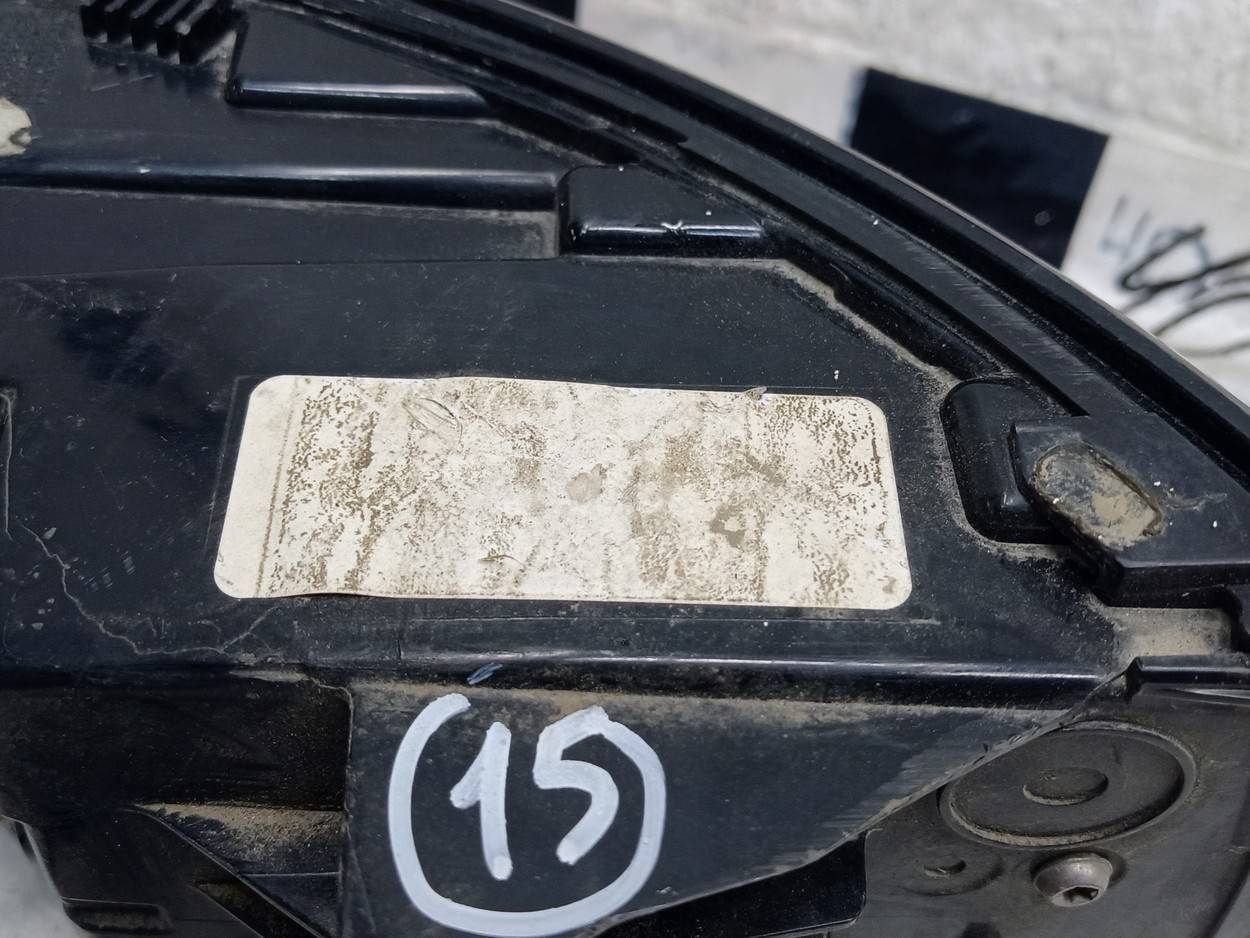 Фонарь задний наружный правый