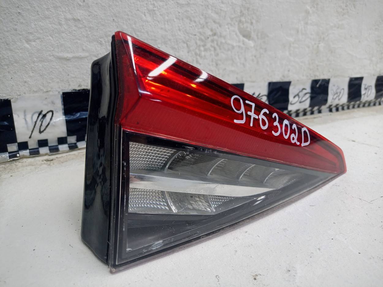 Фонарь задний внутренний левый