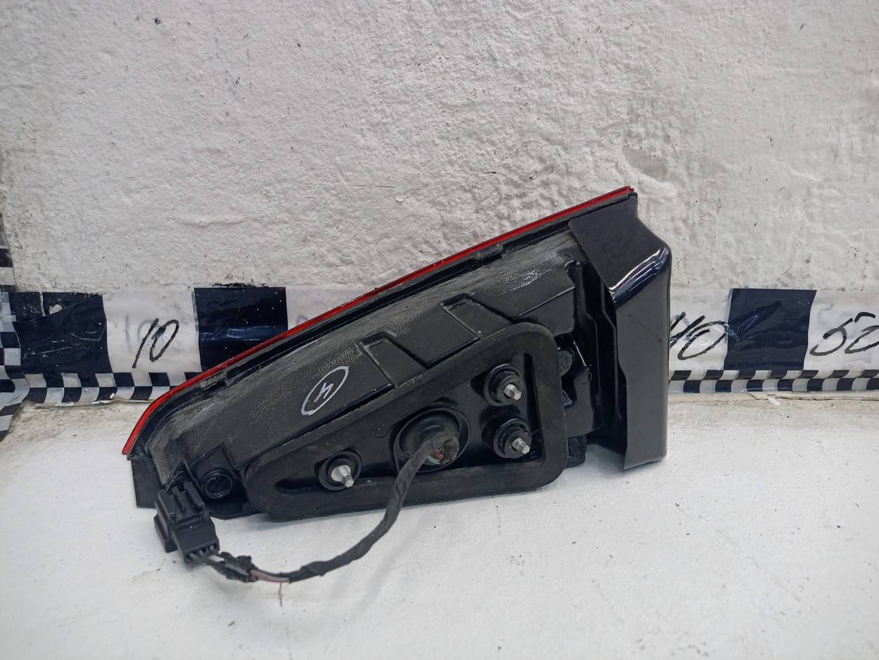 Фонарь задний внутренний левый