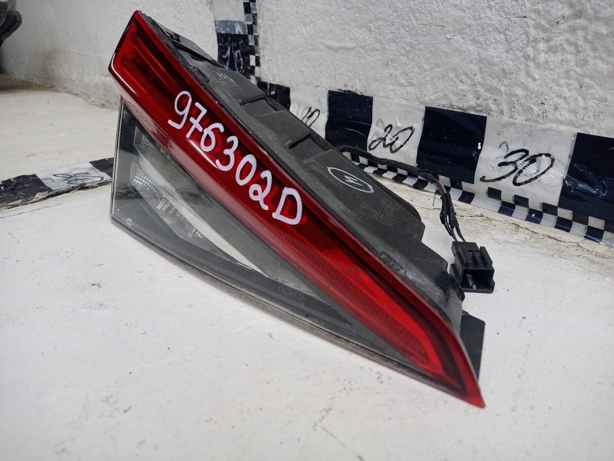 Фонарь задний внутренний левый