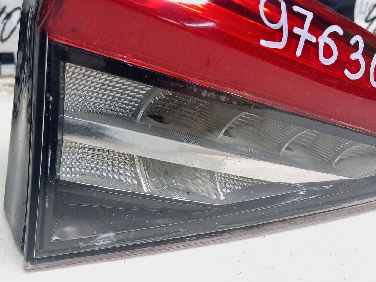 Фонарь задний внутренний левый