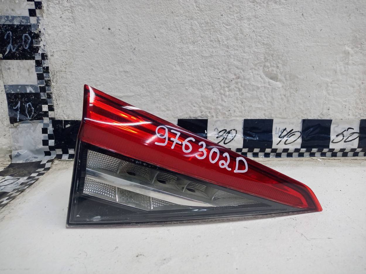 Фонарь задний внутренний левый