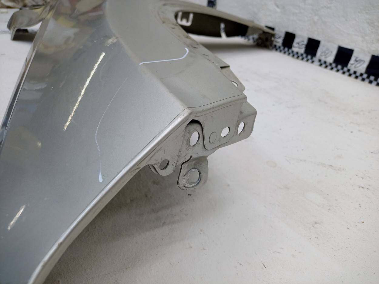 Крыло переднее левое