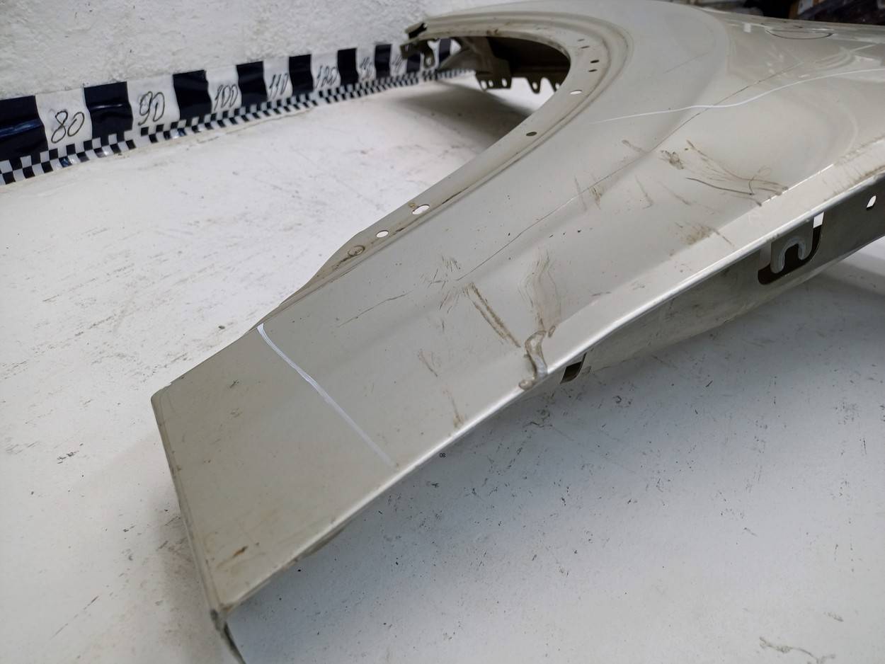 Крыло переднее левое