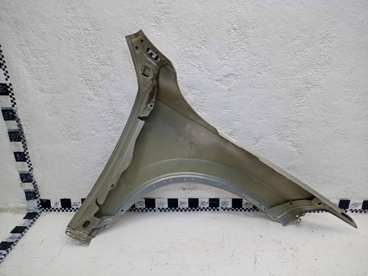 Крыло переднее левое