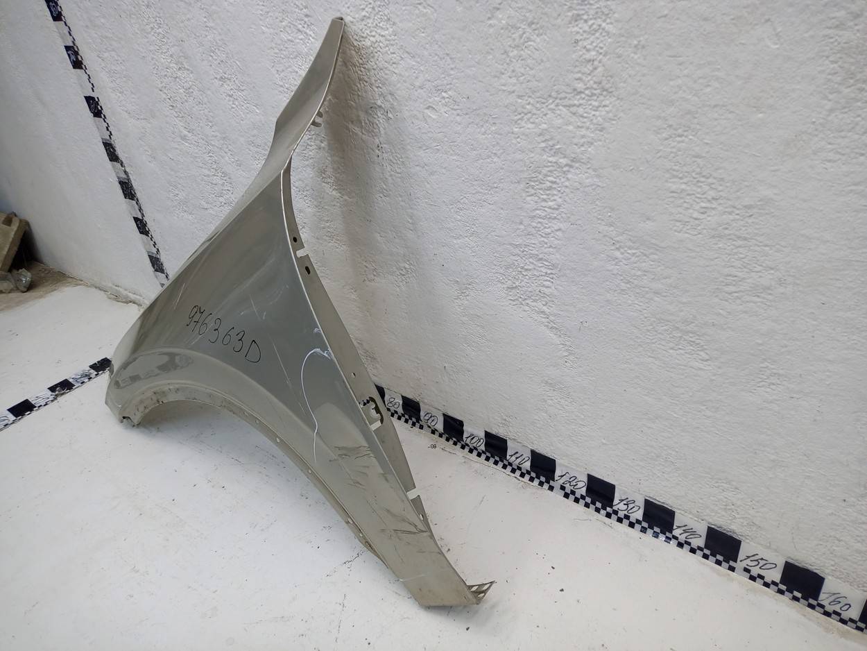 Крыло переднее левое