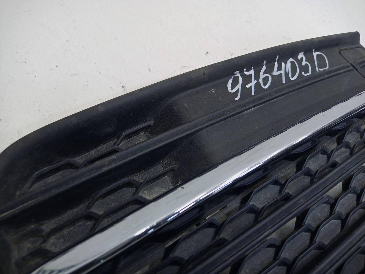 Заглушка бампера правая