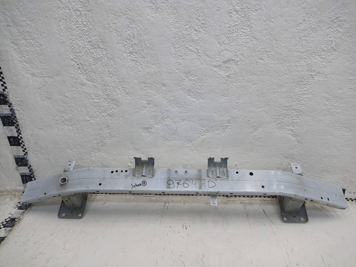 Усилитель переднего бампера