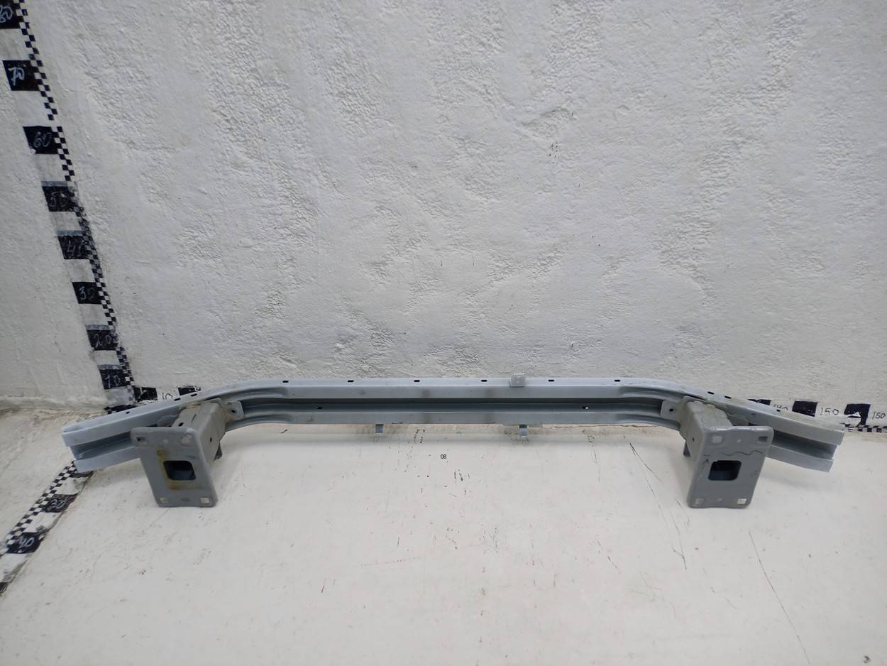 Усилитель переднего бампера