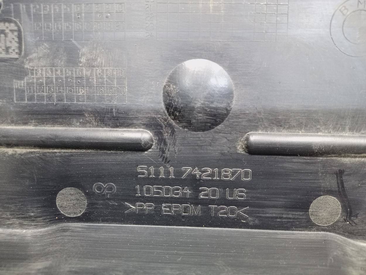 Накладка переднего бампера под номер