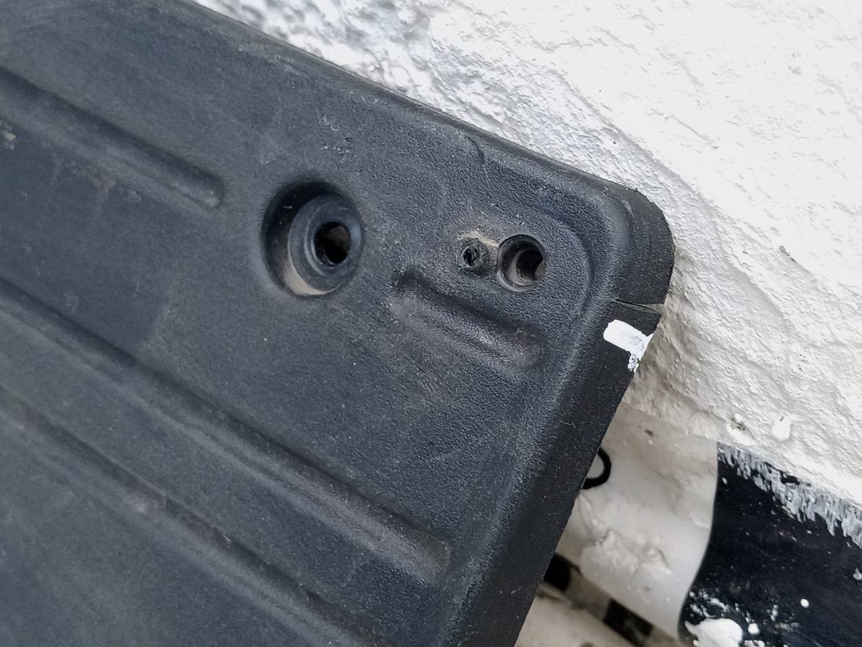 Накладка переднего бампера под номер