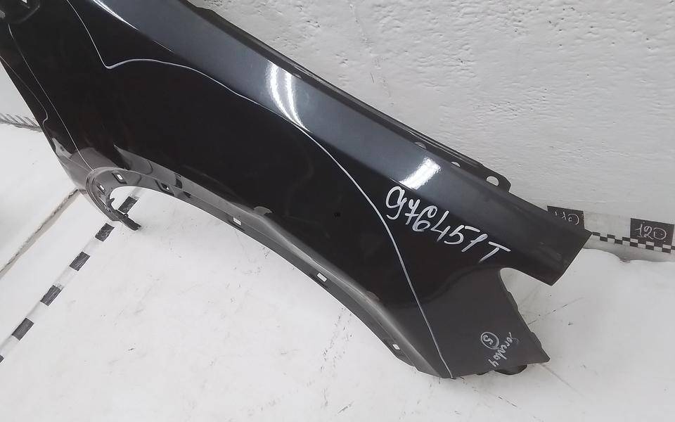 Крыло переднее правое